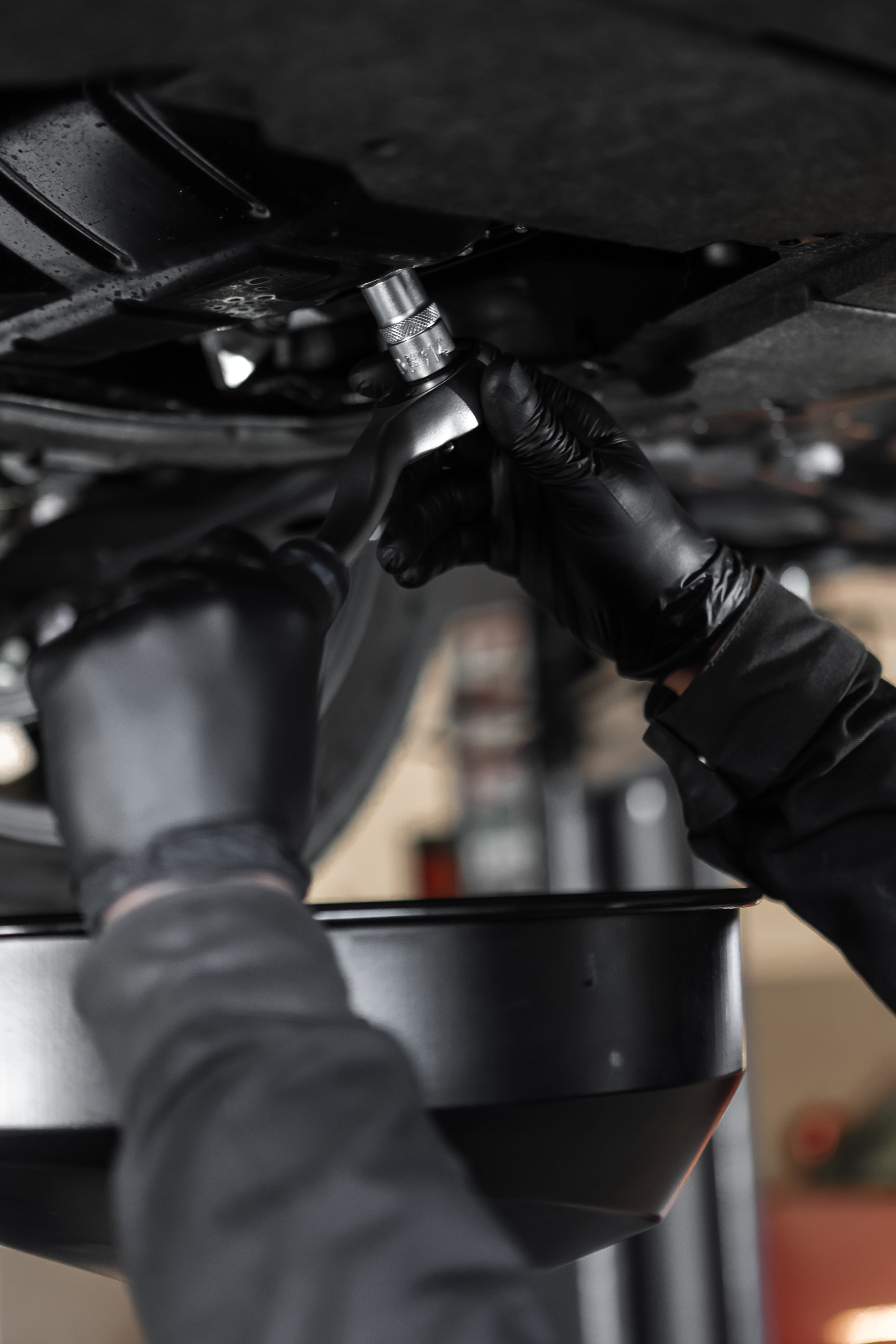 Professioneller Ölwechsel mit hochwertigem Motoröl 